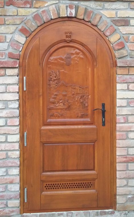 Gépi faragott pinceajtó 1_machine_curved_wine_cellar_door_1.jpg