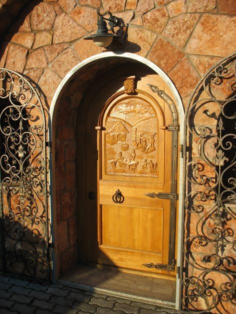 7_curved_wine_cellar_door.jpg 7_curved_wine_cellar_door.jpg